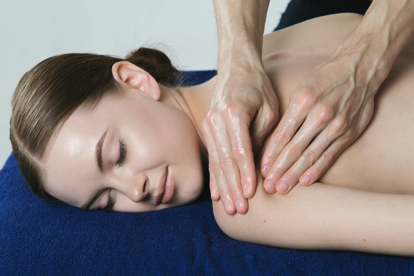 Massage prices in Gilbert, AZ – woman relaxing during a flowing back massage